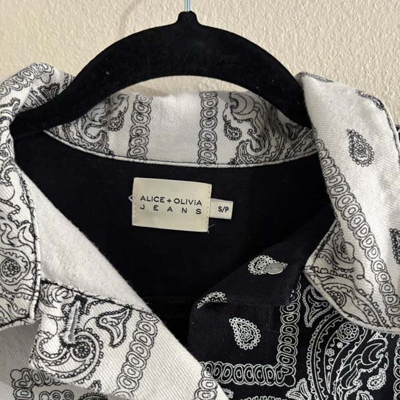 Alice + Olivia Paisley printed Cropped Denim Jacket - Picture 4 of 9